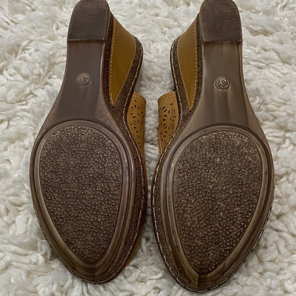 Patrizia Womens Sz 9.5 - sz 10 M Ginny Tan Cutout Wedge open toe sandals NIB ¥ - Picture 3 of 15